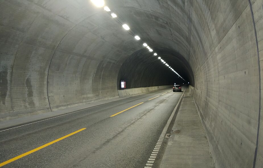Otwarcie tunelu w ciągu zakopianki. Budowa trwała 5 lat i 7 miesięcy