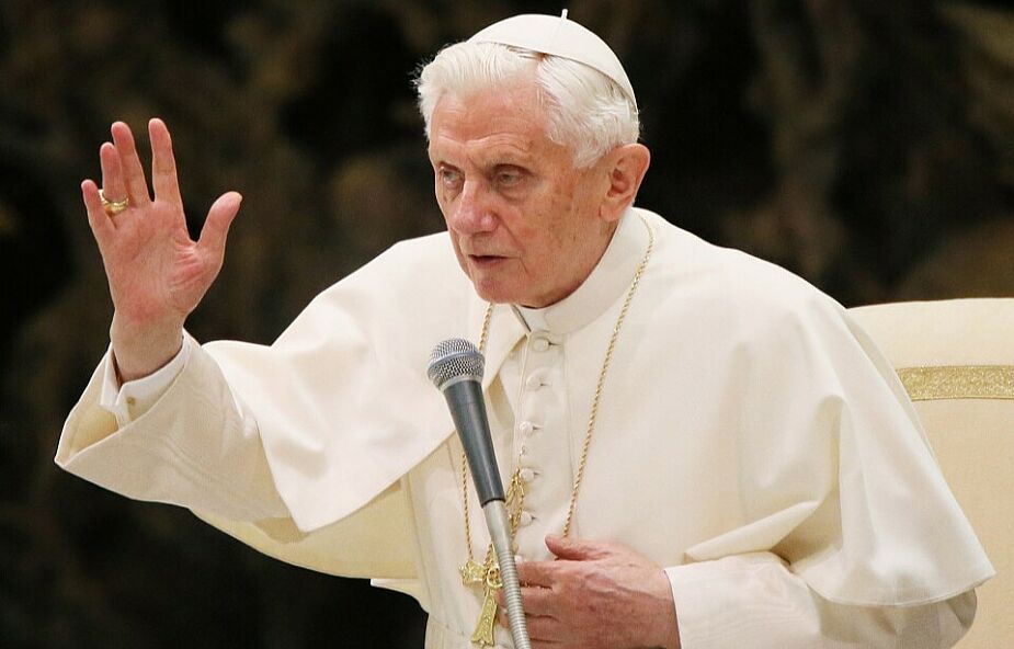 Benedykt XVI: Bóg jest obecny nawet w mrocznym momencie, nie opuszcza