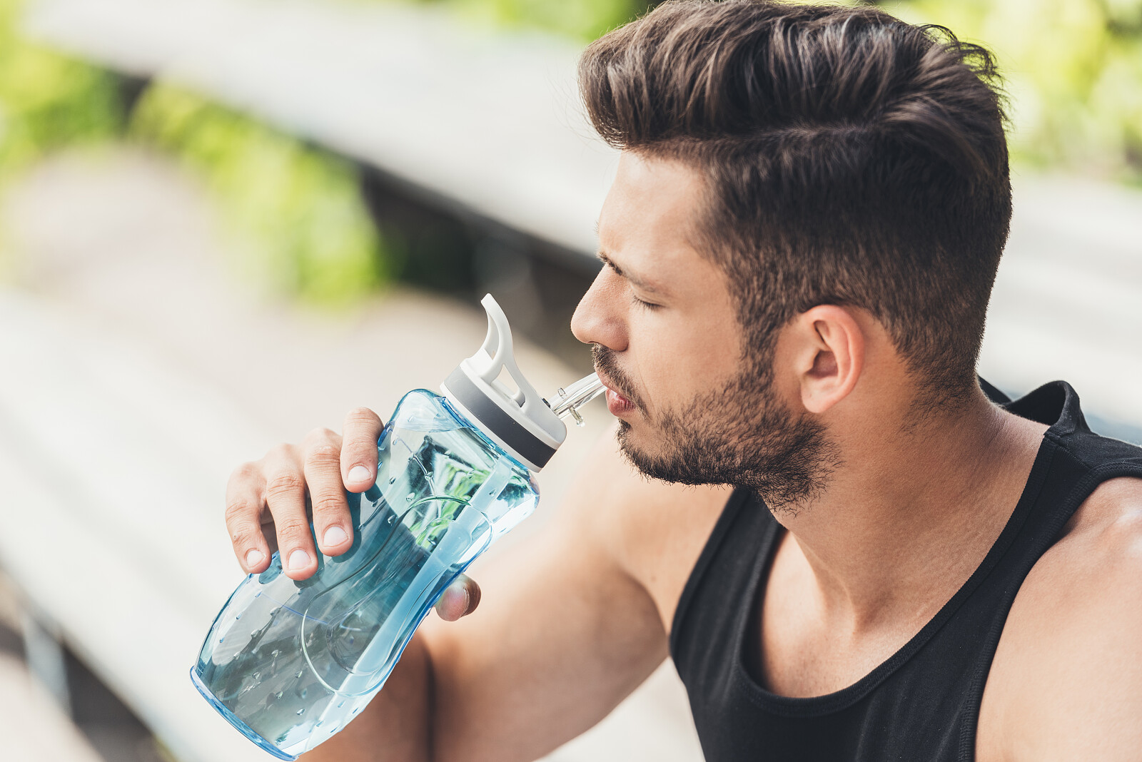 La necesidad de beber 8 vasos de agua al día es un mito.  Los científicos explican por qué
