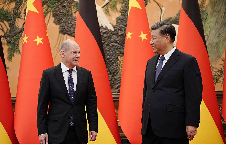 Kanclerz Scholz zabrał ze sobą do Pekinu szefów niemieckich korporacji. Media pytają: dlaczego?