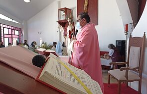 Dziś Niedziela „Gaudete” – księża zakładają różowy ornat