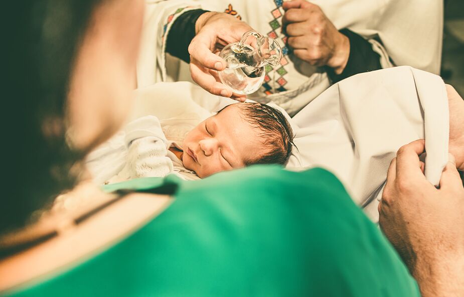 Kiedy można samodzielnie ochrzcić dziecko? Archidiecezja warszawska wydała komunikat