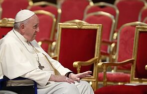 Stan kolana Franciszka się poprawia. „Papież nie jest łatwym pacjentem, jest uparty”