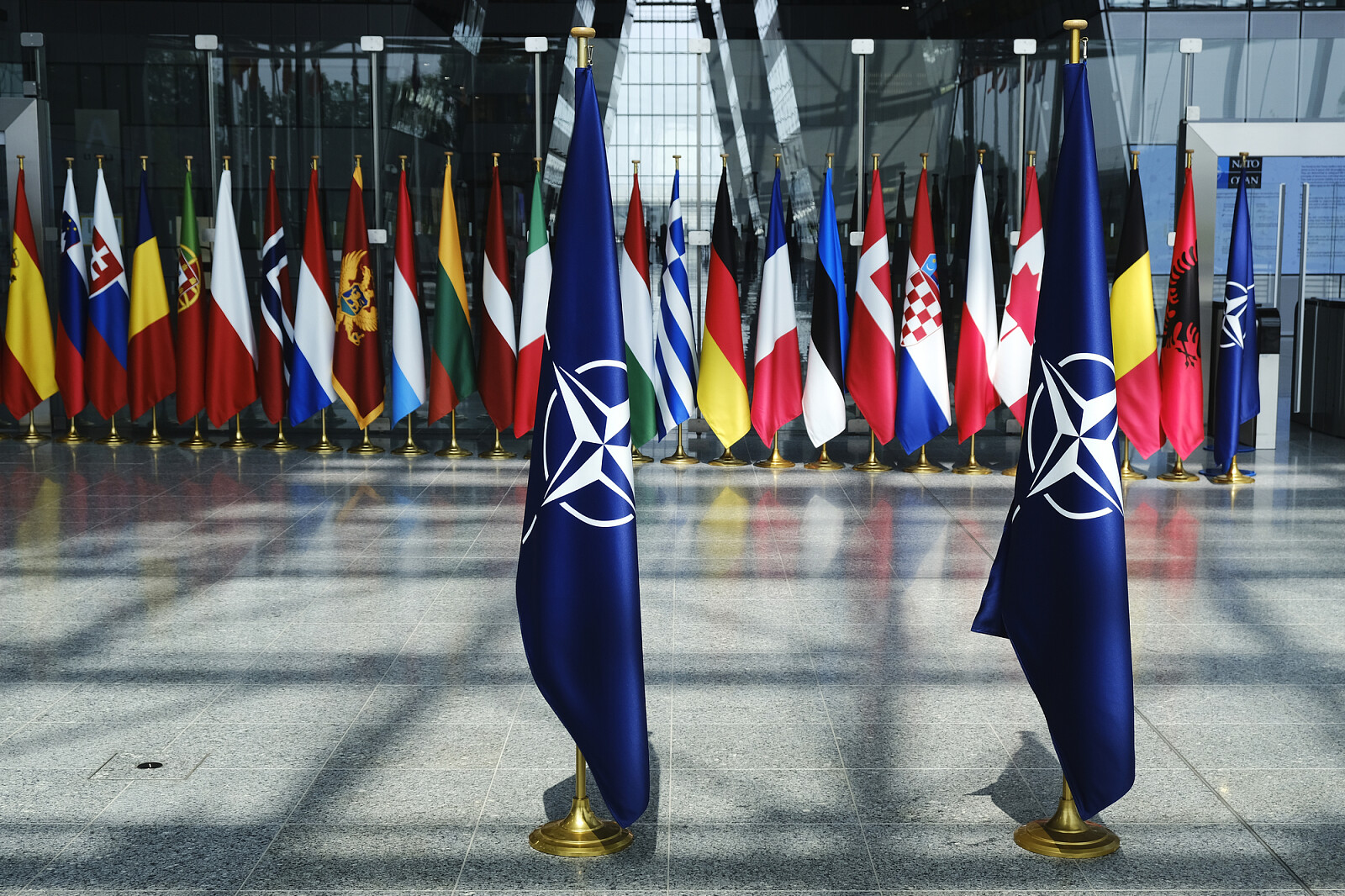 Участницы нато. Североатлантический Альянс НАТО. Флаги саммит НАТО. Саммит Россия НАТО. Саммит НАТО 1999.