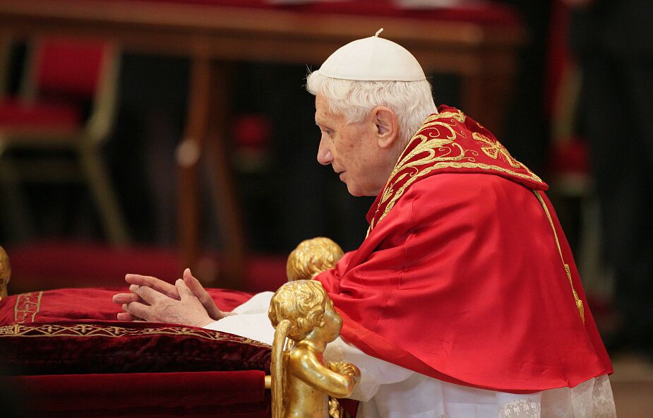 Benedykt XVI prosi o przebaczenie. Papież senior odniósł się do oskarżeń o nadużycia