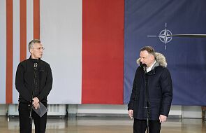 Szef NATO w bazie lotniczej w Łasku. "Pakt musi utrzymać jedność i stać przy Ukrainie"