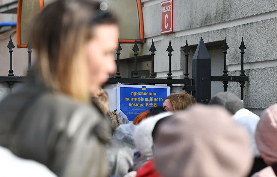 Варшавська Архідієцезія надає допомогу українцям, які очікують на вокзалах Варшави