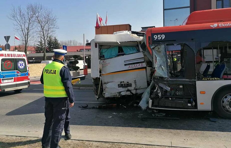 Rzeszów. W zderzeniu autobusów rannych zostało ponad 23 osób