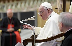 Papież Franciszek podarował karetkę dla Ukrainy. Kardynał Krajewski wiezie ją do Lwowa