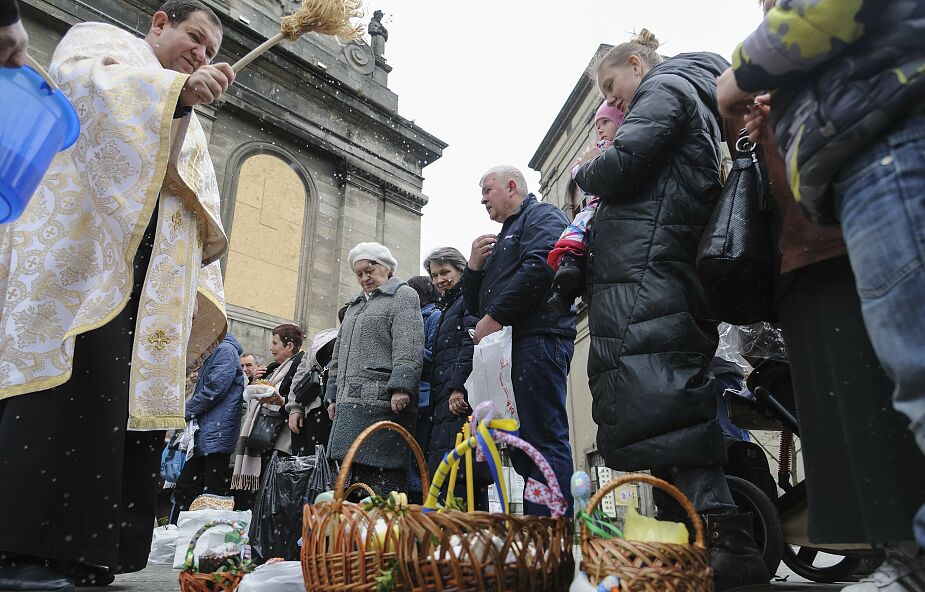 Wielkanoc na Ukrainie. Rosjanie przygotowują makabryczne "pisanki" - piszą na pociskach "Chrystus zmartwychwstał"
