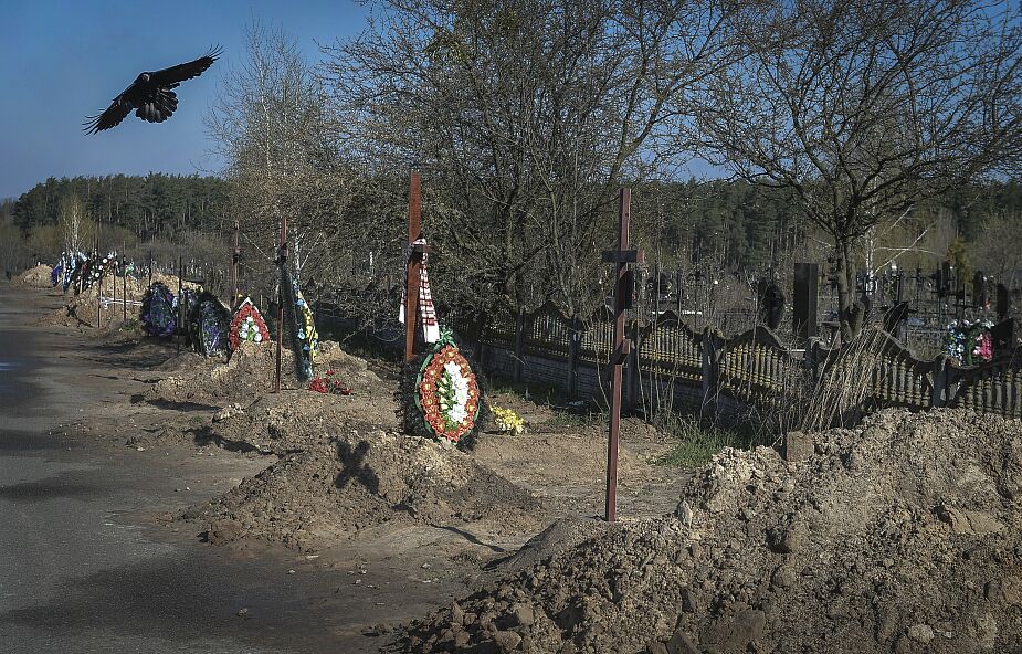 Rosjanie zaminowali cmentarz. Ukraińcy muszą szukać innego miejsca do chowania zmarłych