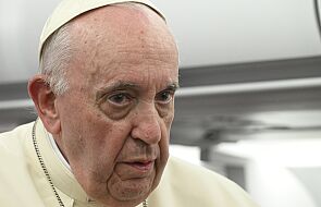 Papież prosi o modlitwę w intencji medyków. Dodaje, że pandemia jest nadal bardzo aktywna w wielu krajach
