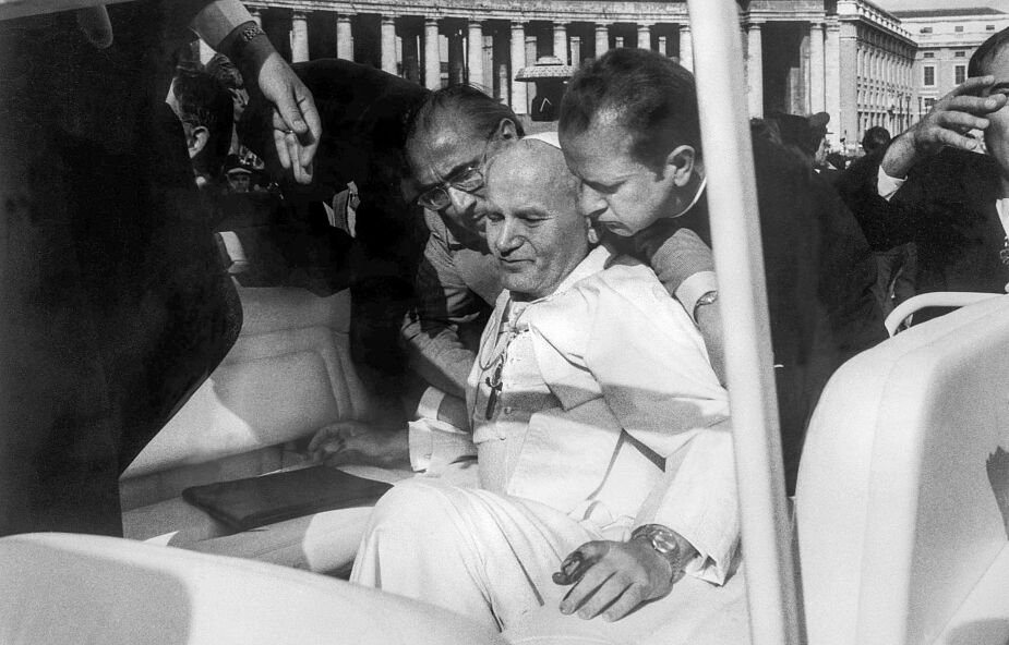 Kto kazał zabić Jana Pawła II? Co znaczyły słowa zamachowcy Ali Ağcy do papieża: "Dlaczego ty żyjesz"?