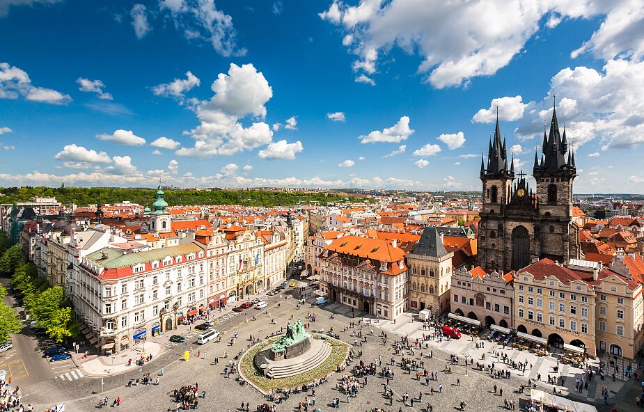Czechy. Setki osób koczują na Dworcu Głównym w Pradze