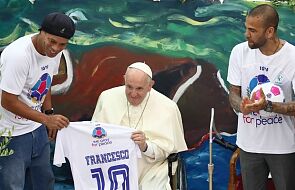 Papież spotkał się z gwiazdami futbolu. Otrzymał od nich prezenty