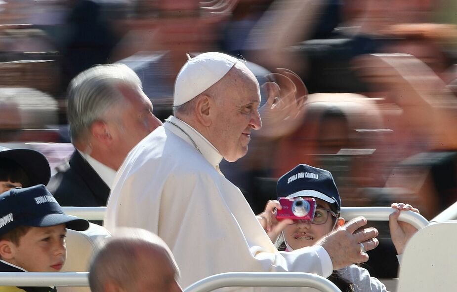 Papież pozdrowił Polaków i zachęcił do solidarności z ofiarami wojny