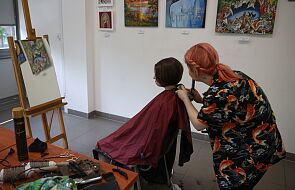 „O włos od pomocy”. Charytatywne cięcie włosów na Politechnice Krakowskiej. Trwa rejestracja