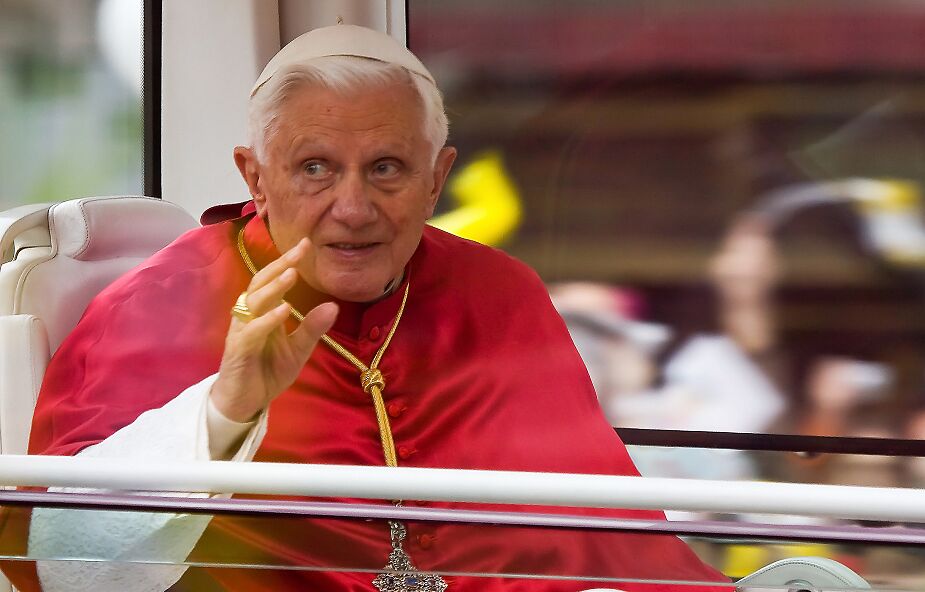 Media: Benedykt XVI pozwany przez ofiarę nadużyć