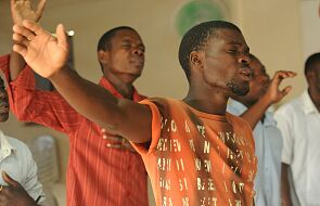 Nigeryjski biskup po atakach na chrześcijan: z tego zła wyjdziemy silniejsi