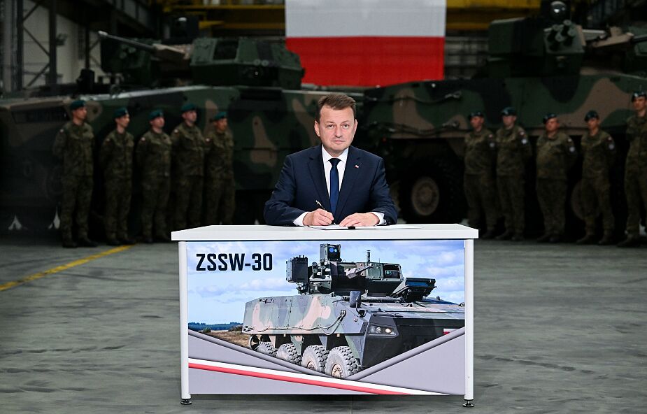 Polskie wojsko się zbroi. Szef MON podpisał umowę na bezzałogowe wieże dla transporterów Rosomak