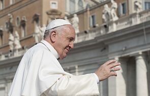 „Narzekanie zabronione”. Te słowa widnieją na drzwiach apartamentu papieża Franciszka