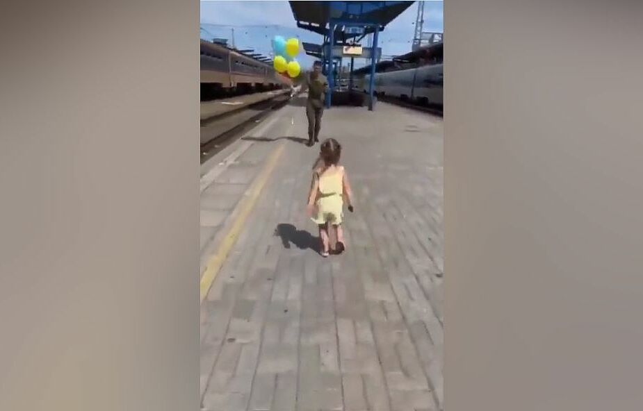 To nagranie wzrusza! Mała dziewczynka wita swojego tatę wracającego z frontu