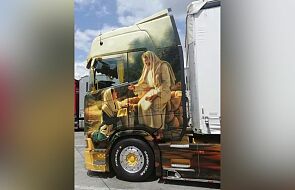 Jezus i Samarytanka na karoserii tira. Właściciel oddał ciężarówkę w ręce Boga