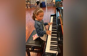 6-latka zachwyciła świat, grając Chopina na lotniskowym fortepianie