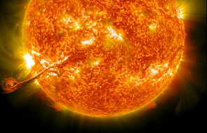 Na Słońcu nastąpił potężny wyrzut materii. Gdyby dotarł do Ziemi nastąpiłaby katastrofa