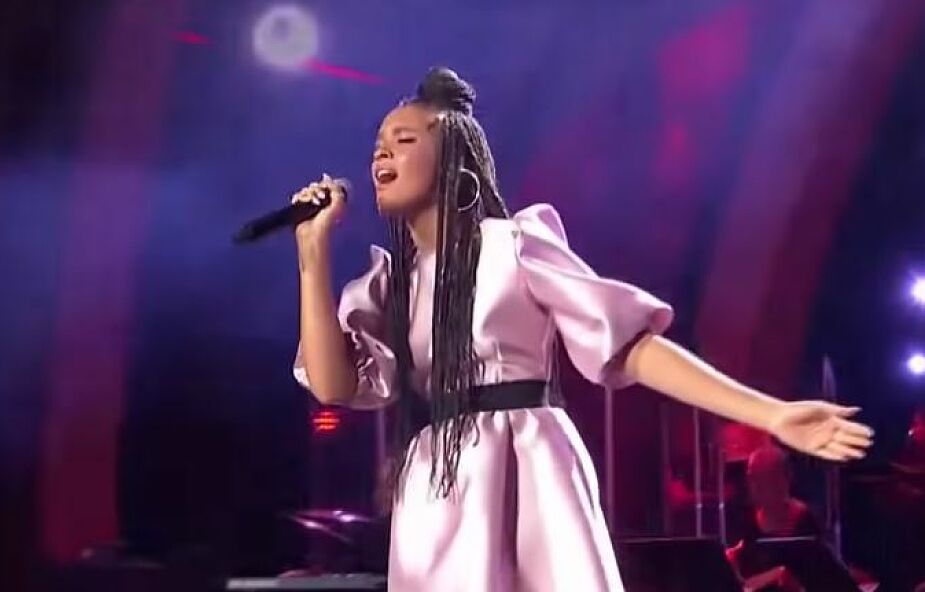 Sara James śpiewa "Jesus Christ, You Are My Life" podczas koncertu na Jasnej Górze (fot. YouTube/Bądźmy Razem. TVP)