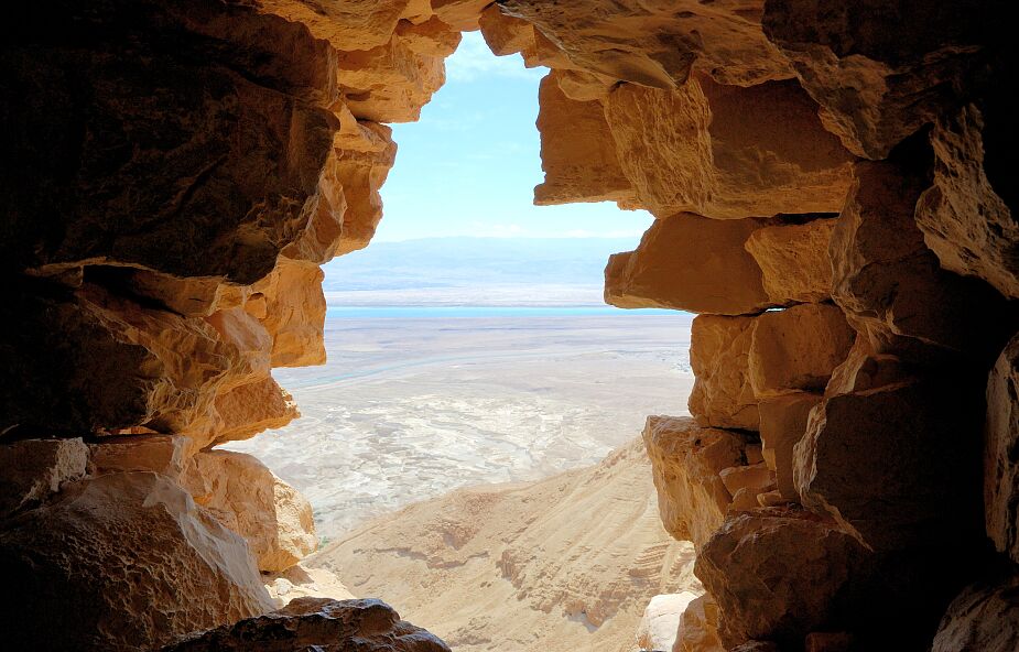 W Izraelu odkryto jaskinię grobową sprzed 3300 lat. Niemal natychmiast została ograbiona