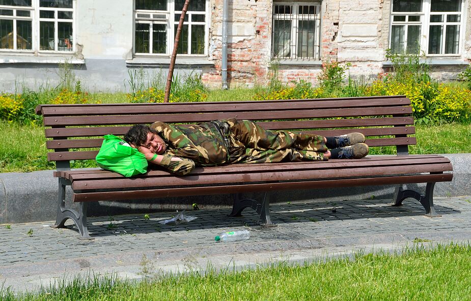 Rosja: urzędnicy próbują werbować na wojnę z Ukrainą… bezdomnych