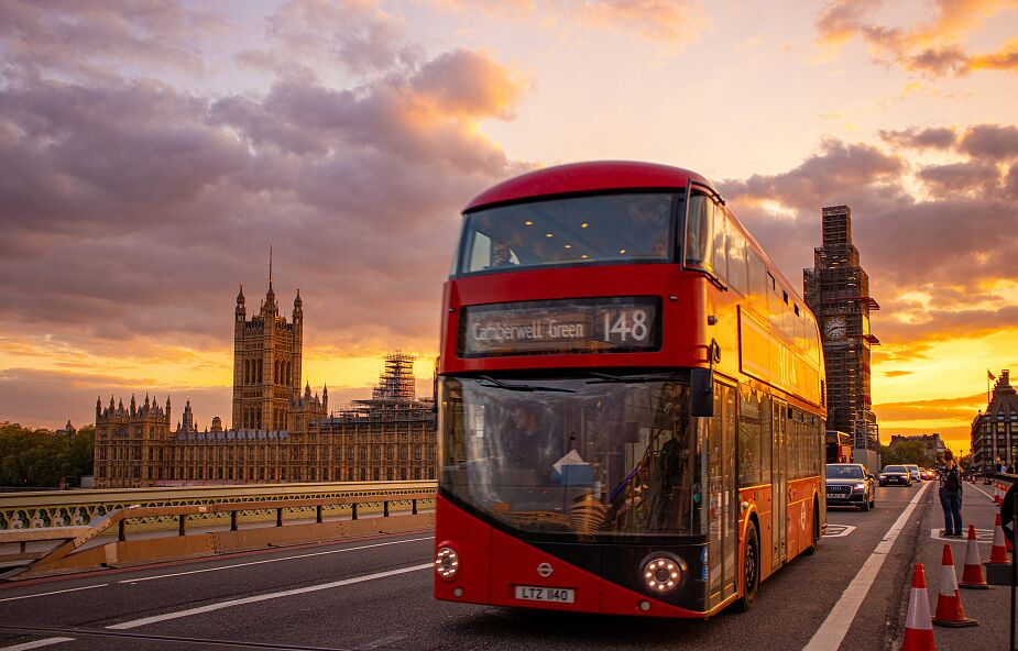 Anglia: zimą ceny biletów autobusowych zostaną ograniczone do 2 funtów