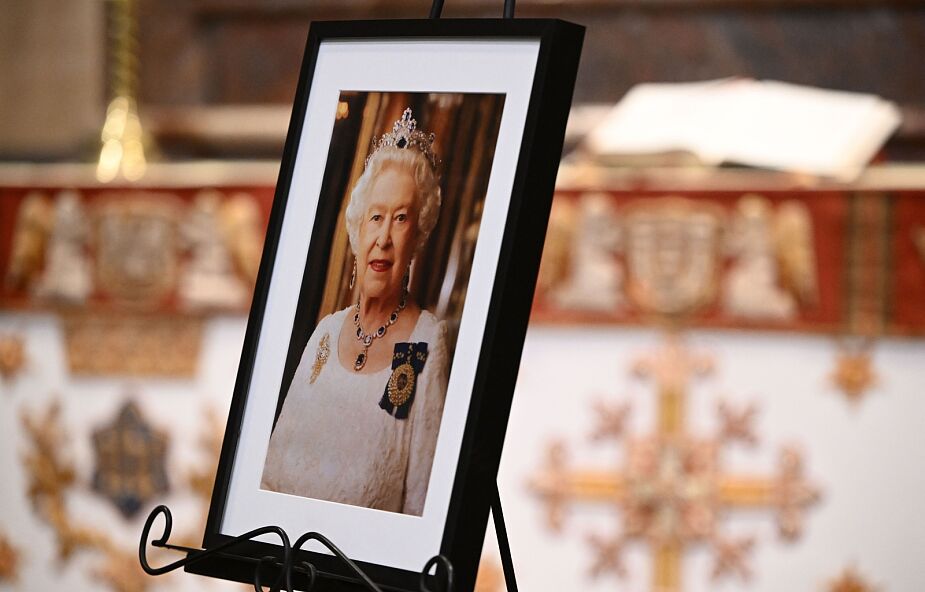 "Łaskawy Boże, dziękujemy za życie Twojej służebnicy". Kościół Anglii modli się po śmierci Elżbiety II