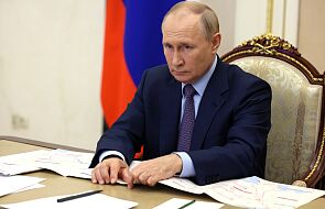 Rosyjscy radni chcieli oskarżyć Putina o zdradę stanu. Po tym zostali wezwani na policję