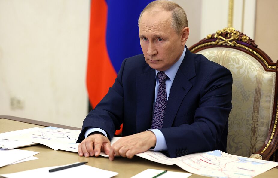 Rosyjscy radni chcieli oskarżyć Putina o zdradę stanu. Po tym zostali wezwani na policję