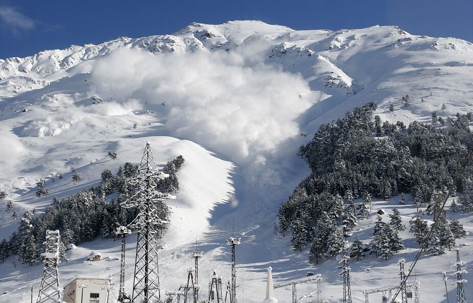 Lawina w Austrii porwała dziesięciu narciarzy. Żaden z nich nie zginął