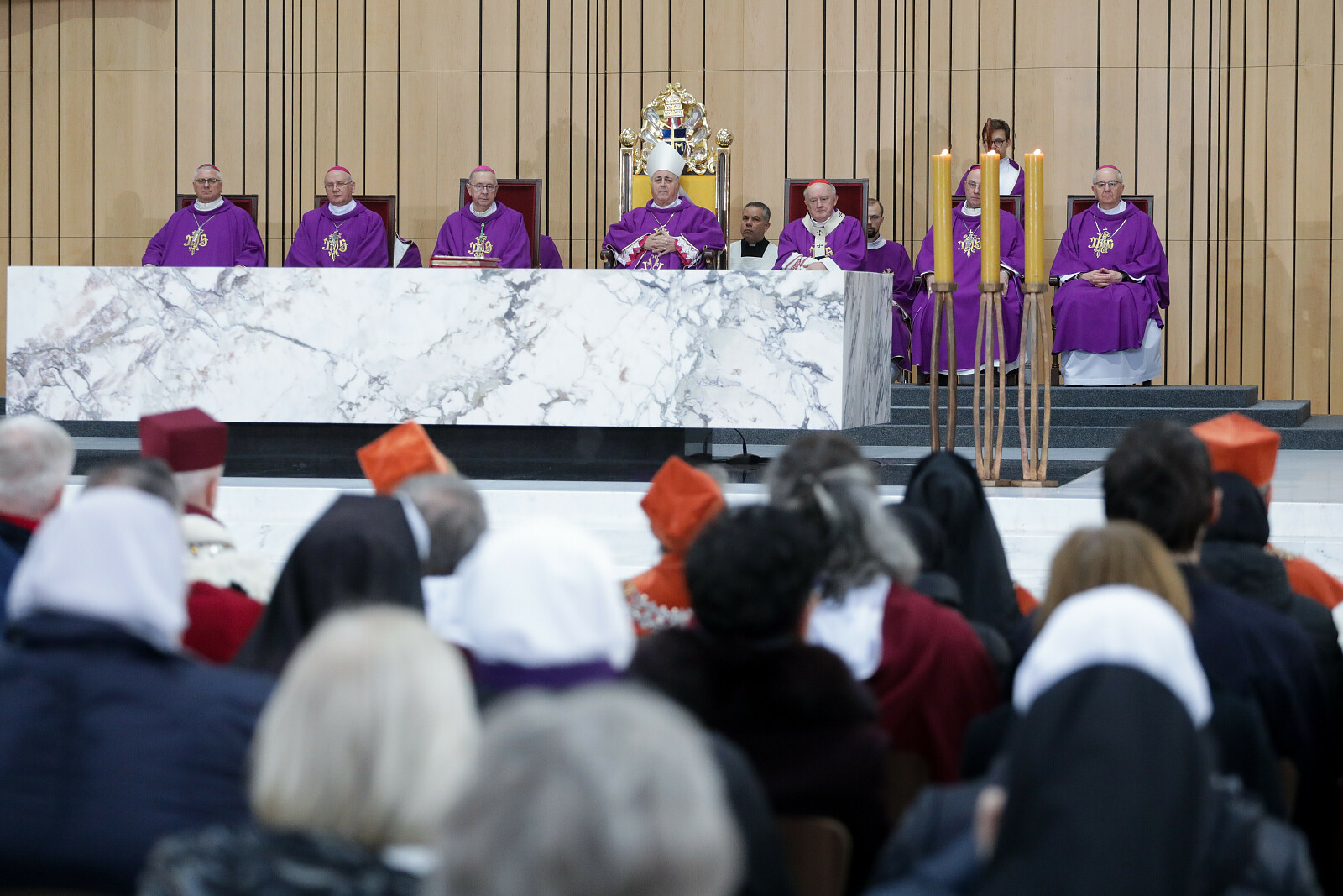 Msza w intencji śp. Benedykta XVI - fot. PAP/Albert Zawada