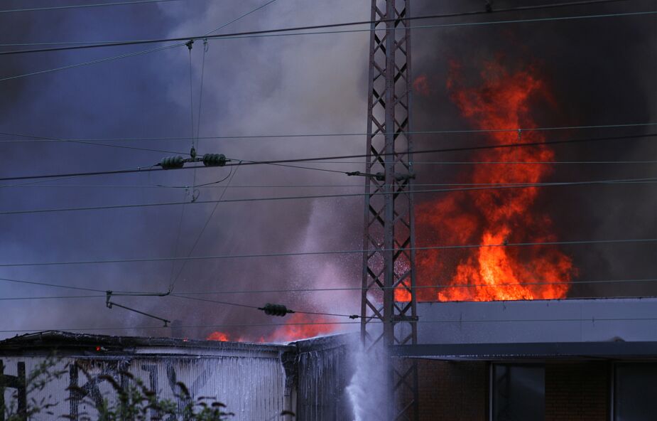 Gdynia: Pożar hali sportowej. Kłęby czarnego dymu było widać z kilkudziesięciu kilometrów