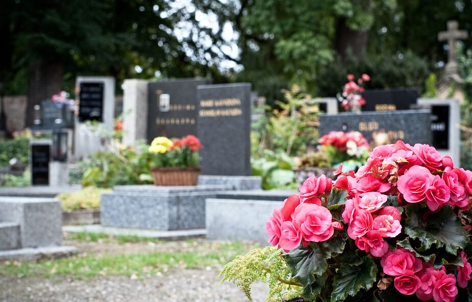 Małopolskie: Mieszkańcy Trzebini mogą wejść na zagrożoną część cmentarza