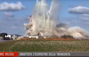 400 kg dynamitu rozniosło w pył mafijną kamienicę w Kalabrii. "Symbol zwycięstwa państwa nad złem" [WIDEO]