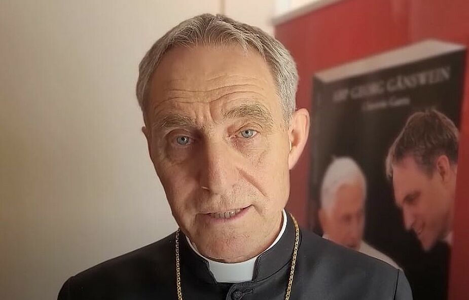 Abp Gänswein zjawi się w Watykanie. Odprawi mszę za Benedykta XVI