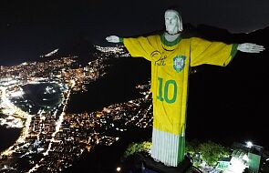 Słynny pomnik Chrystusa w Rio de Janeiro w koszulce Pelego