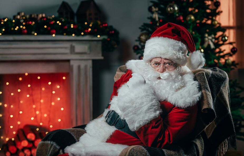 A tobie kto w tym roku przyniesie prezent: św. Mikołaj czy gruby krasnal w czerwonej czapeczce?