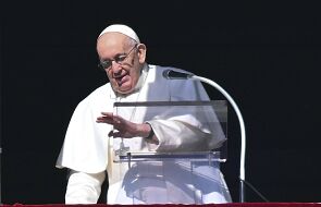 Papież: Przejść z ciemności ignorancji do jasności wiedzy, aby rozświetlić mroki nienawiści