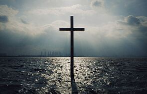 Przyjęcie krzyża to nie fatum, nie przypadek, zły los. To akt woli i wolności chrześcijanina