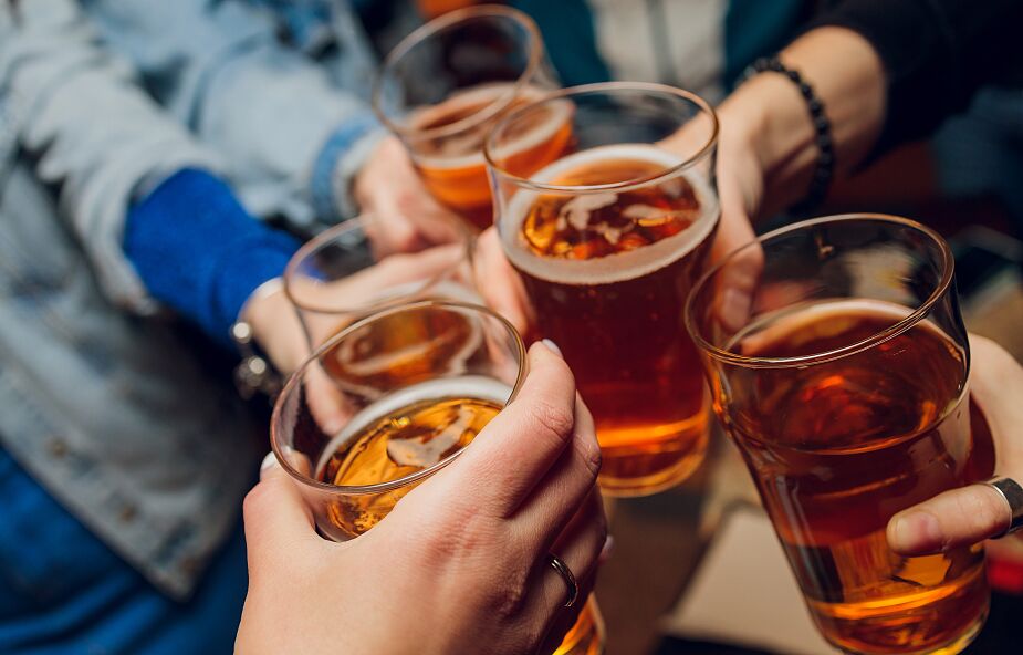 Całkowity zakaz reklamy alkoholu w Polsce? W Sejmie trwały rozmowy na ten temat