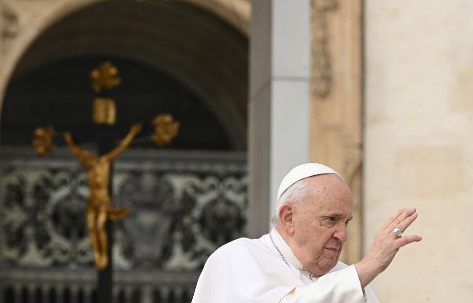 Papież wymienił powody, z jakich mógłby ustąpić. "Wstydziłem się jeździć na wózku"