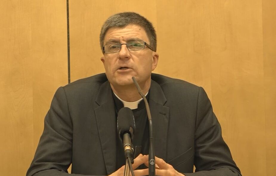 Przewodniczący episkopatu Francji: Kościół słucha, a potem robi jak zwykle
