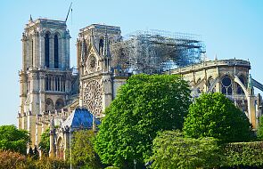 Francja: Kluczowy moment odbudowy katedry Notre-Dame. Rozpoczęto montaż podstawy iglicy